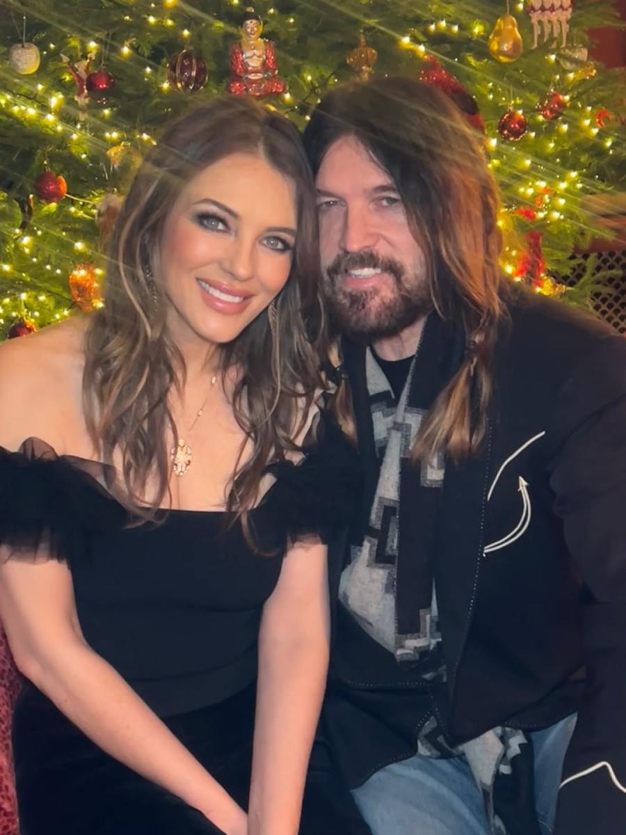 Elizabeth Hurley y Billy Ray Cyrus pasaron juntos las fiestas decembrinas.