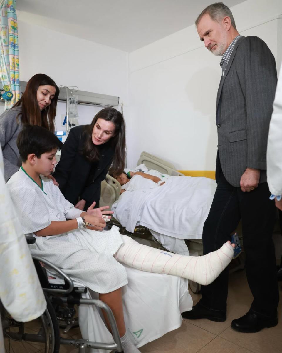 Letizia y Felipe VI visitaron el Hospital Universitario Reina Sofía para encontrase con los heridos.