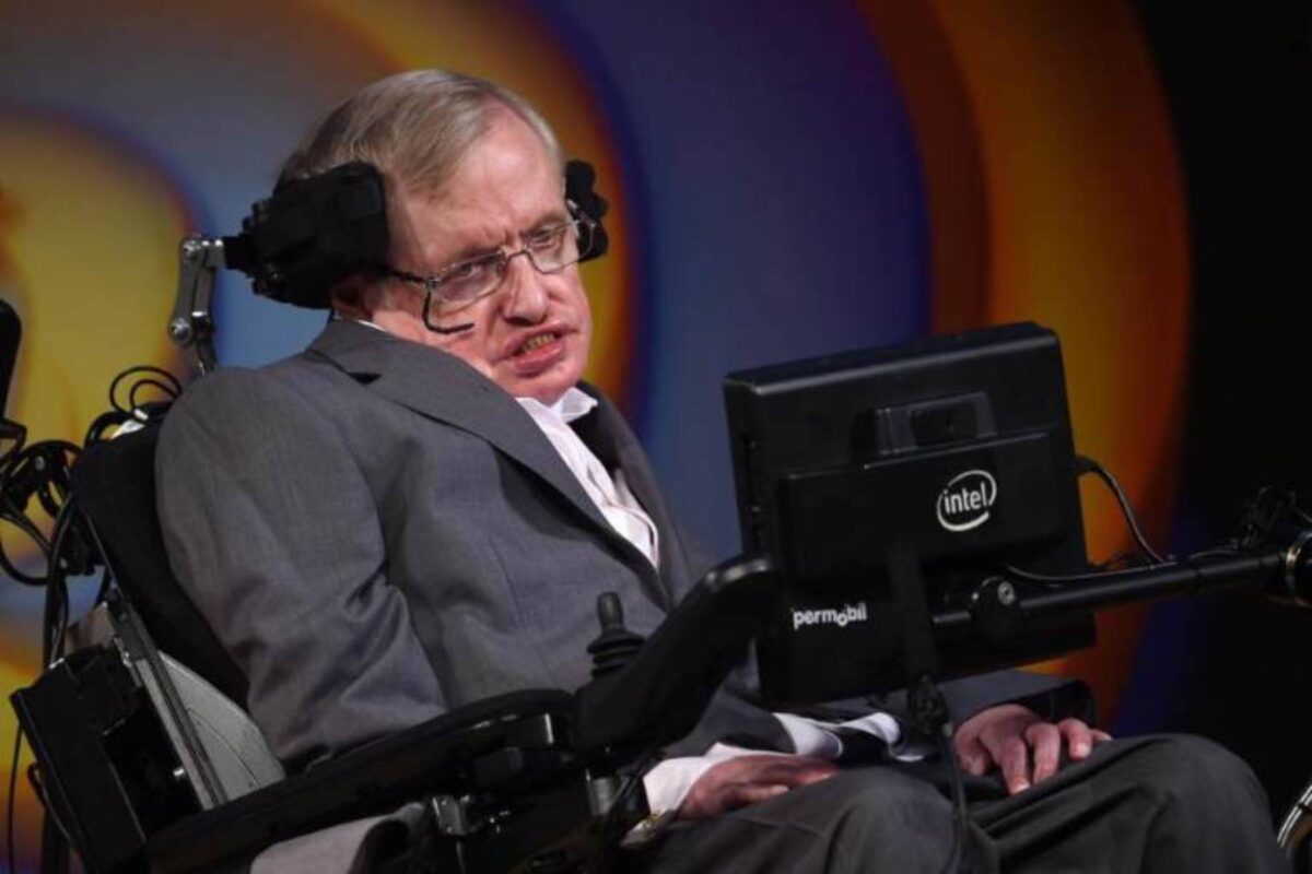 Stephen Hawking fue astrofísico y divulgador científico.