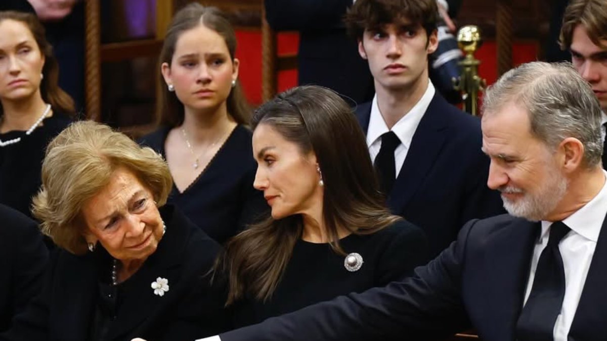Rompiendo el ‘protocolo real’, parece que Irene de Grecia no consideró ni a la princesa Leonor ni a la infanta Sofía en su herencia: ella sería su gran beneficiaria Rompiendo el ‘protocolo real’, parece que Irene de Grecia no consideró ni a la princesa Leonor ni a la infanta Sofía en su herencia: ella sería su gran beneficiaria