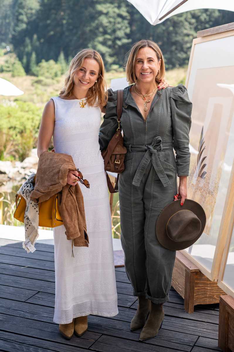 Mónica Quinzaños y Erika Hojel.