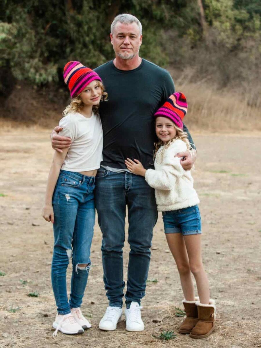 El actor Eric Danes con sus dos hijas. 
