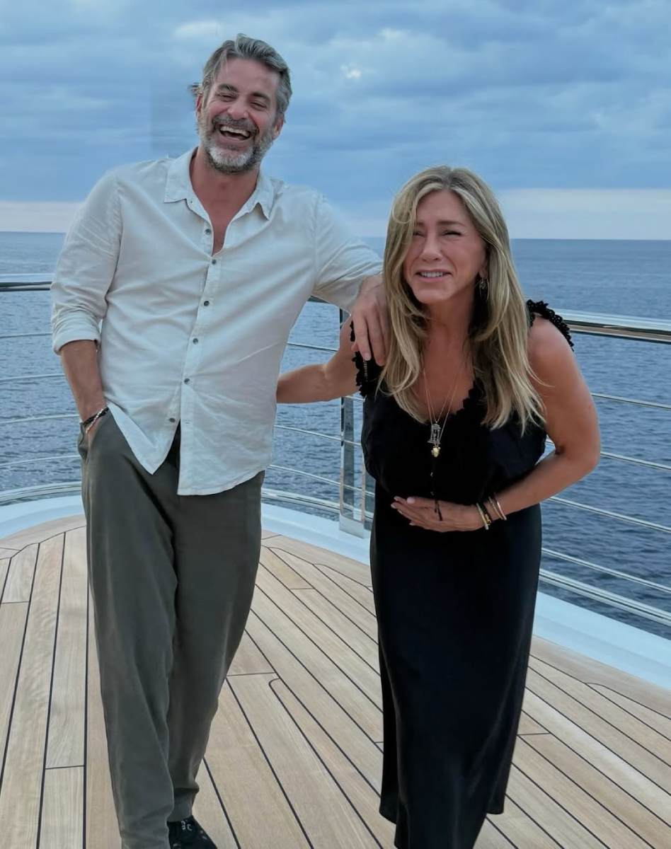 Jim Curtis publicó dos imágenes inéditas de él y Jennifer Aniston por el cumpleaños 57 de la actriz.