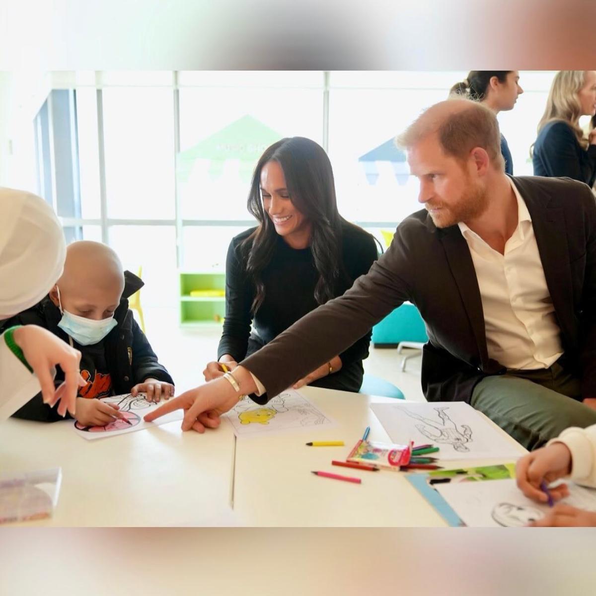 Meghan Markle y el príncipe Harry durante su visita a Jordania como parte de una delegación de la Organización Mundial de la Salud.