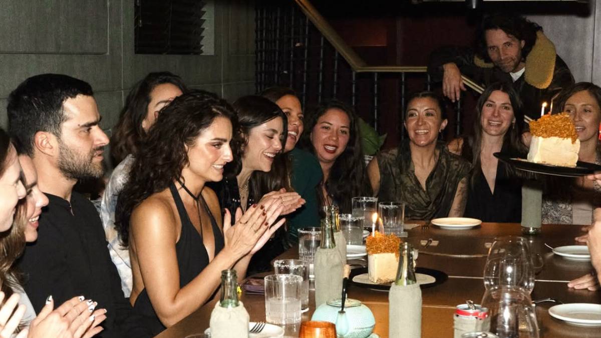 Tras la muerte de su mamá y una cirugía, Aislinn Derbez celebra a lo grande 40 años de vida