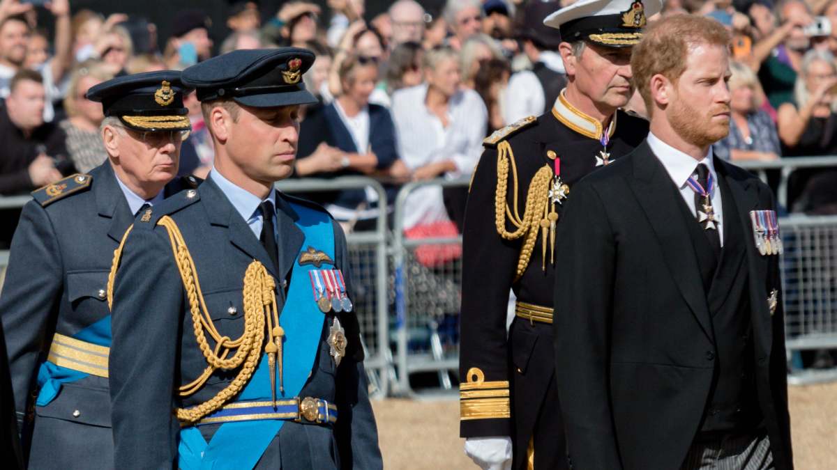 La reina Isabel II y sus nietos: así trataba de manera distinta a William y a Harry La reina Isabel II y sus nietos: así trataba de manera distinta a William y a Harry