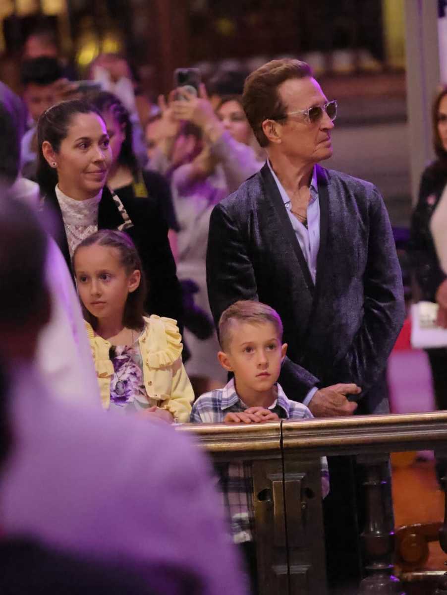 Giovanna Acha con sus hijos.