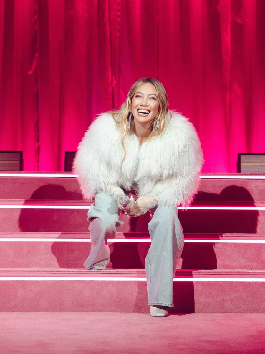 Hilary Duff reveló que no goza de buena relación con sus papás y con su hermana.