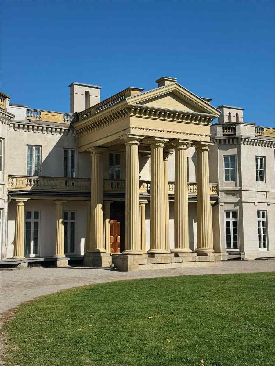 El castillo de Dundurn se encuentra en Hamilton, Canadá. 