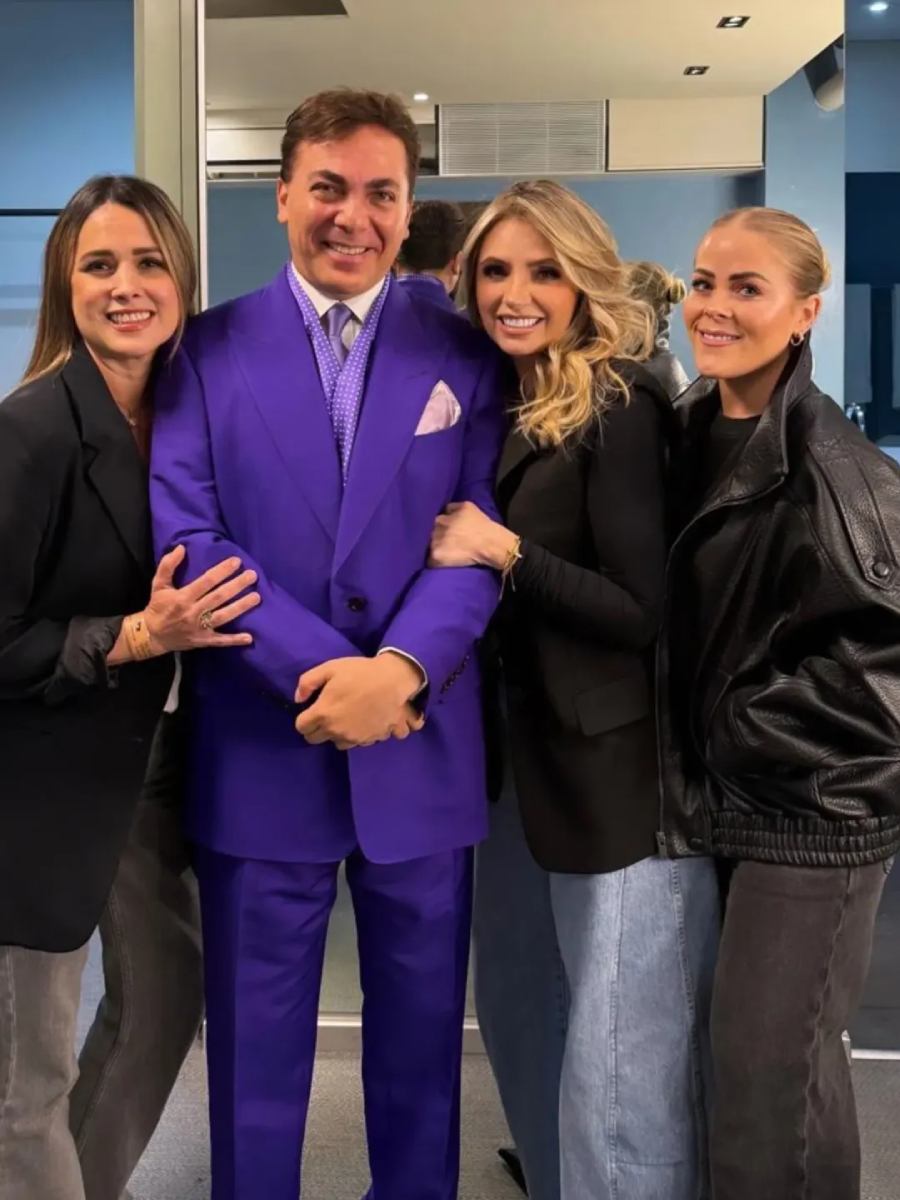 Angélica Rivera posó con Cristian en el backstage de su segundo concierto en el Auditorio Nacional.