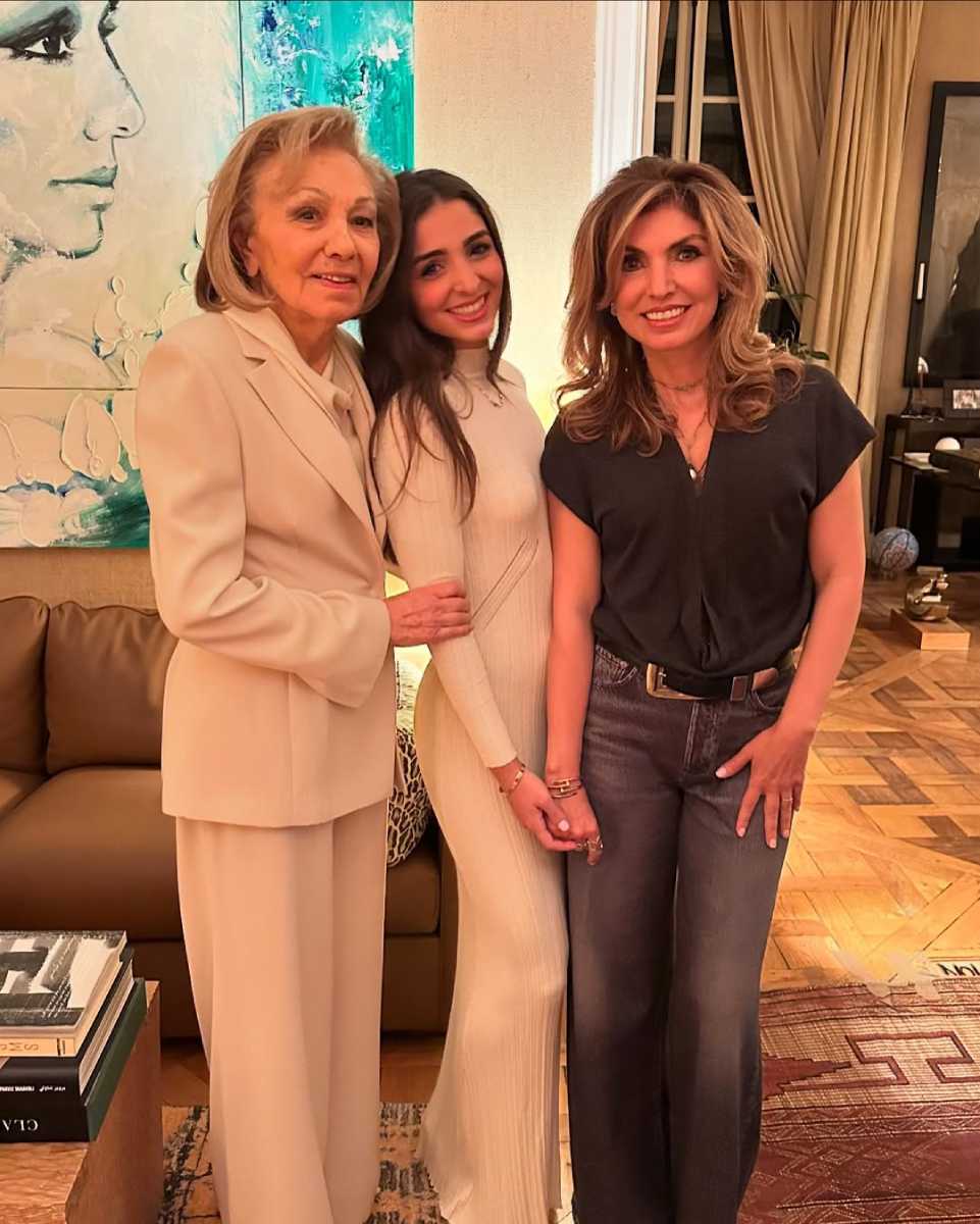 Farah Diba con su nuera Yasmine y su nieta Farah.