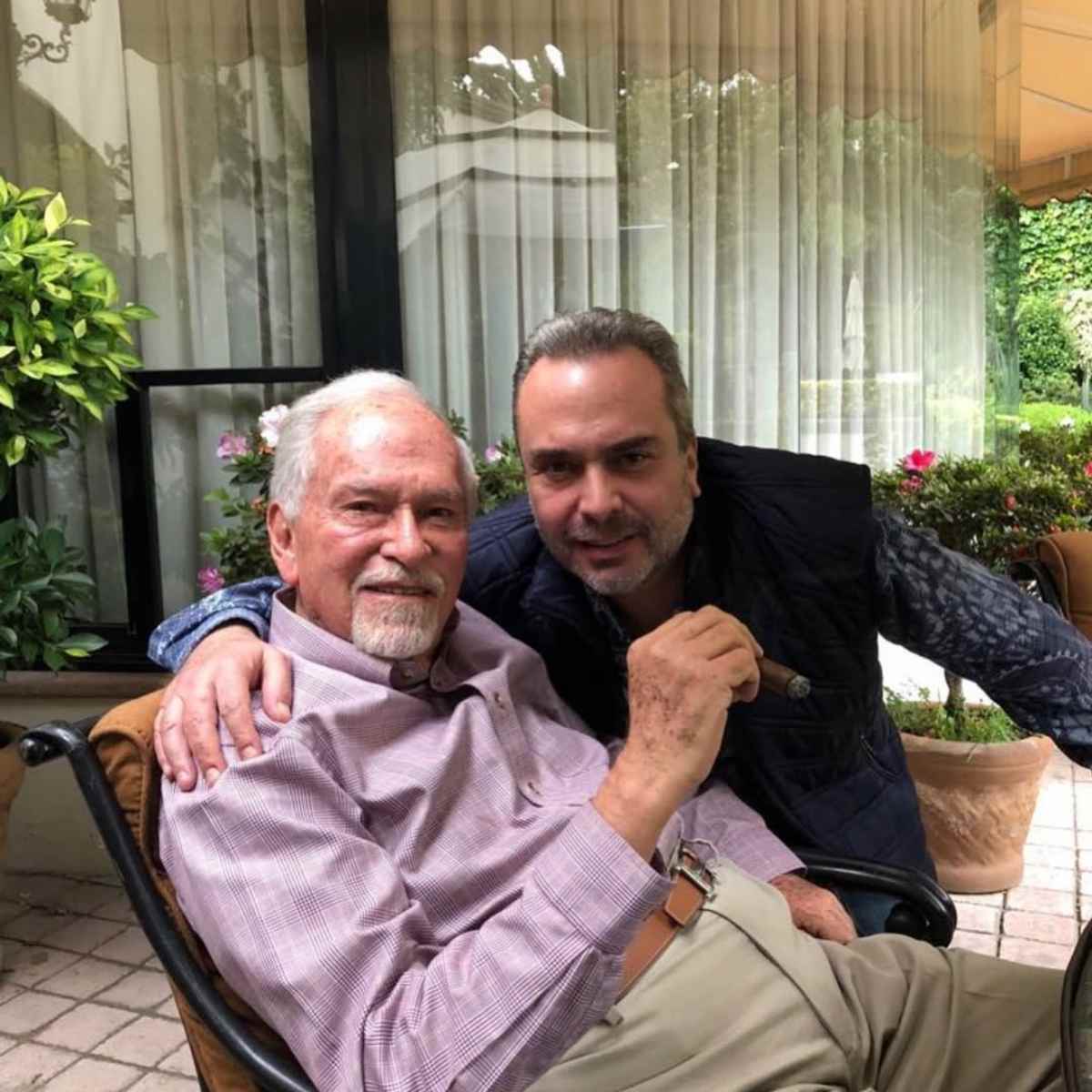 Gustavo Díaz Ordaz Borja con su hijo Gustavo Díaz Ordaz Castañón.