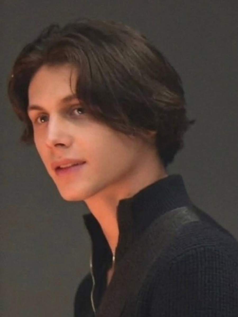 Miguel Gallego, de 19 años, es muy parecido a su padre, Luis Miguel.