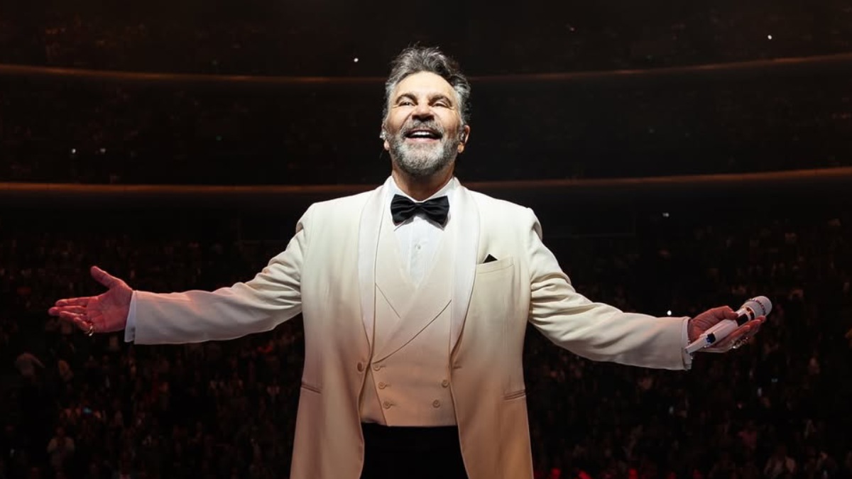 Desbordando emoción, con invitados de lujo y sus éxitos en sinfónico: Manuel Mijares así celebró por lo alto sus 40 años de carrera