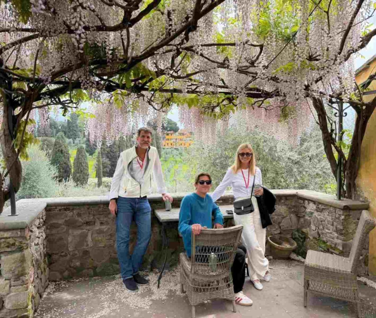 Odysseas se reencontró con sus papás y juntos regresaron a Londres para su recuperación.