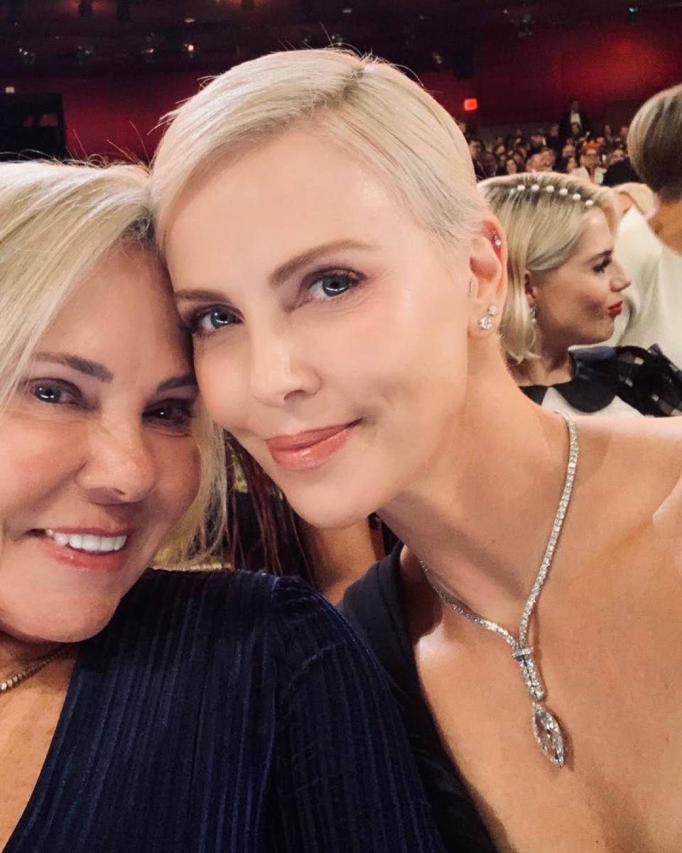 Charlize Theron y su mamá Gerda.