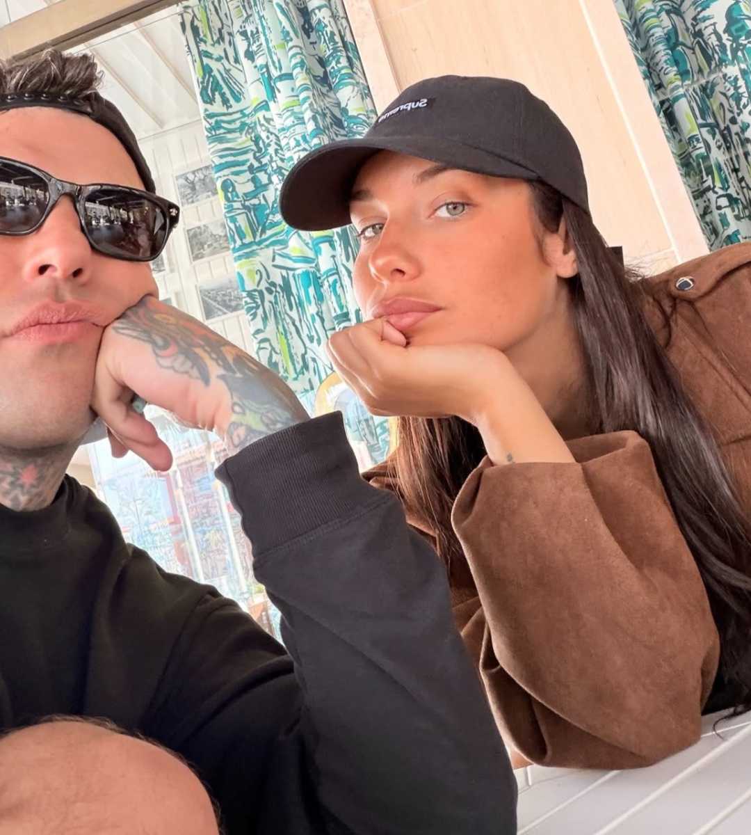 Fedez y su novia la diseñadora Giulia Honegger esperan a su primer hijo.