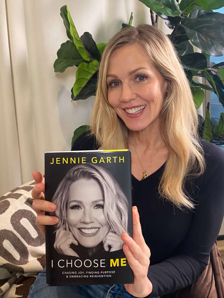 Jennie Garth lanzará su libro de memorias "I Choose Me: Chasing Joy, Finding Purpose & Embracing Reinvention".