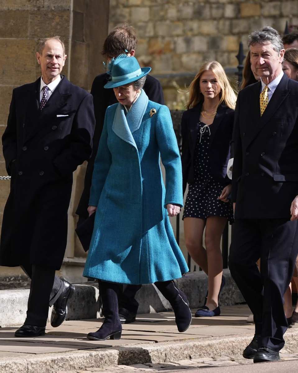 El príncipe Eduardo acudió a la tradicional misa de Domingo de Pascua junto a la Familia Real británica.