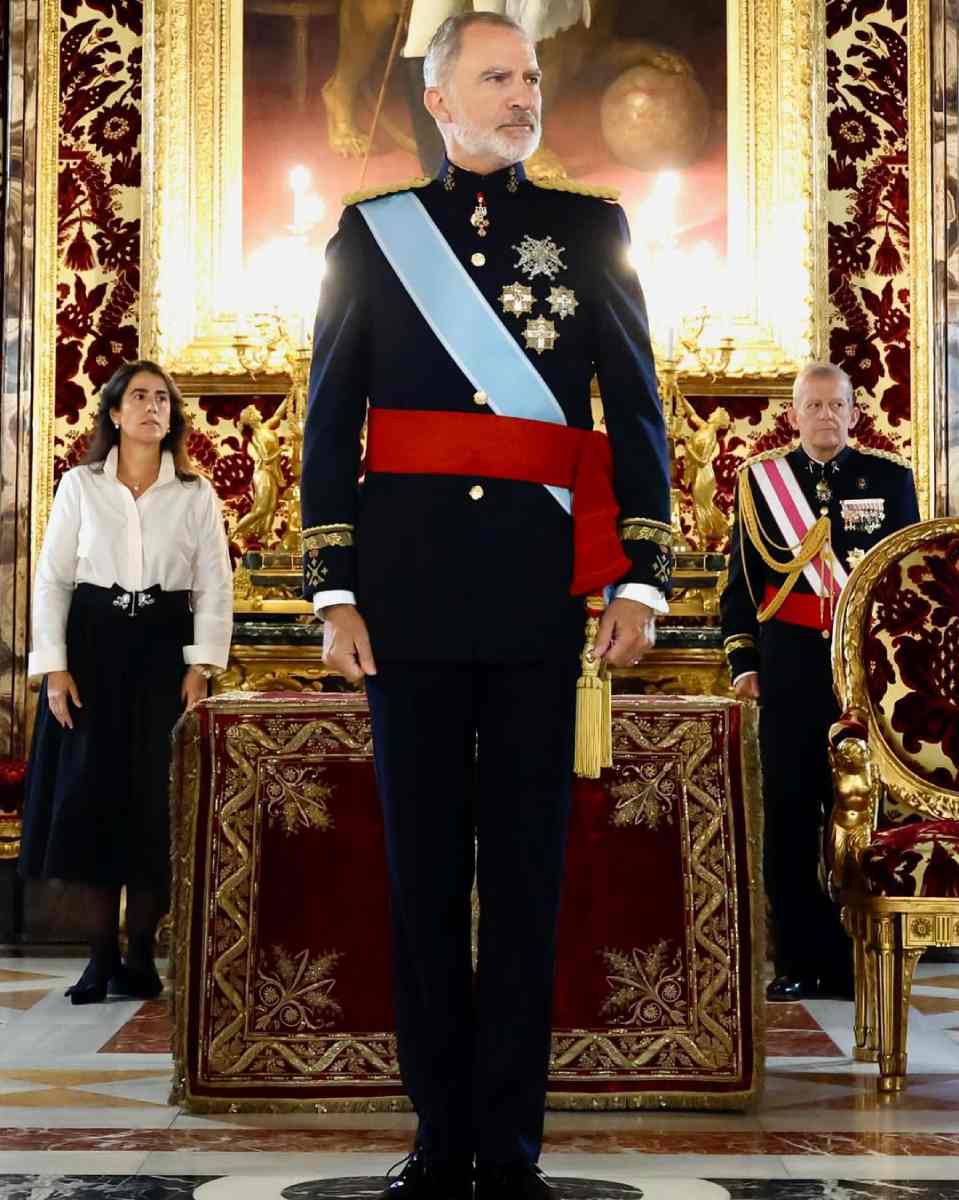 Desde años recientes, el rey Felipe VI acude de manera solitaria a bodas de amigos.