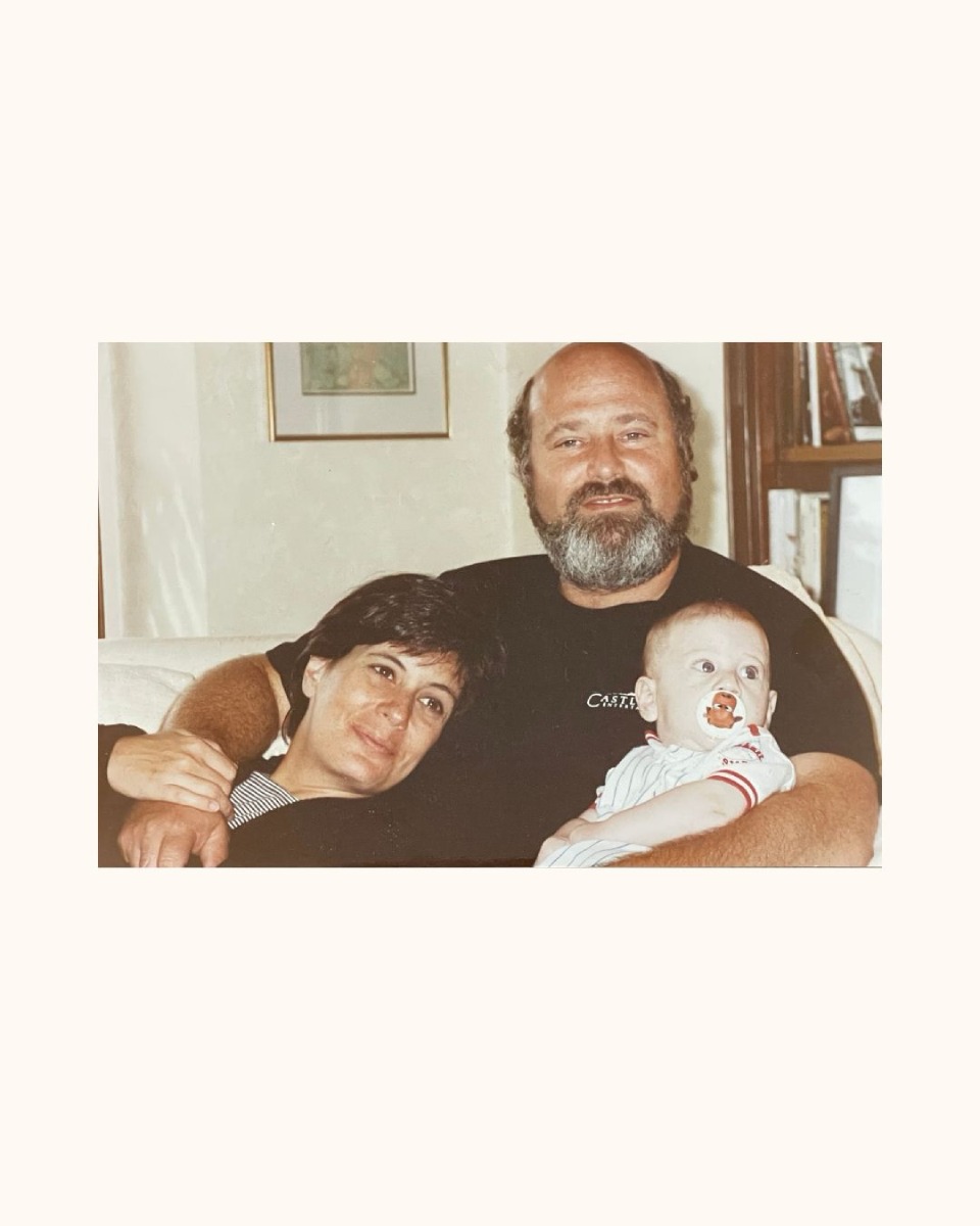 La imagen que Jake Reiner compartió de sus padres junto a él. 