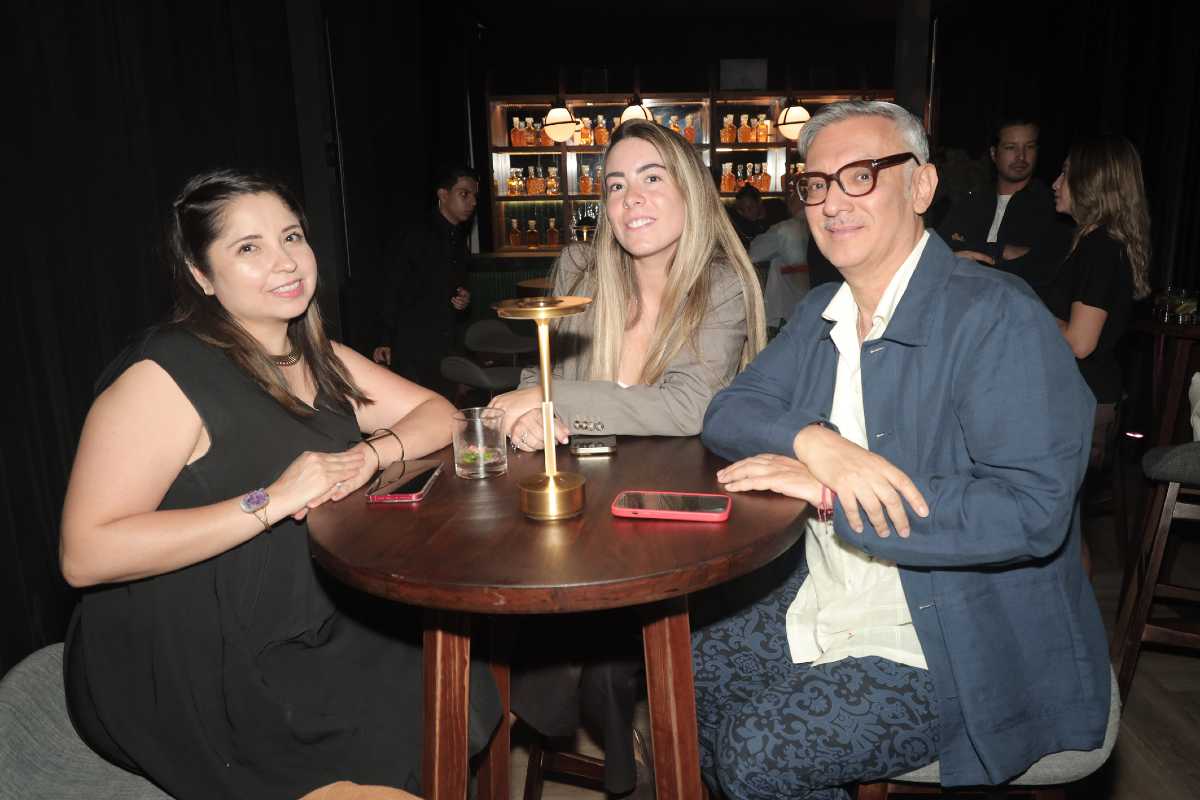 Brisa Granados, Begoña Serna y Marco Corral.