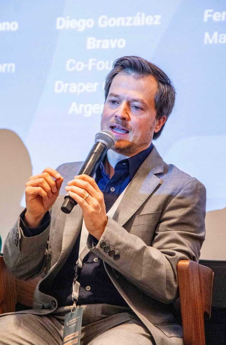 Enrique Zambrano.