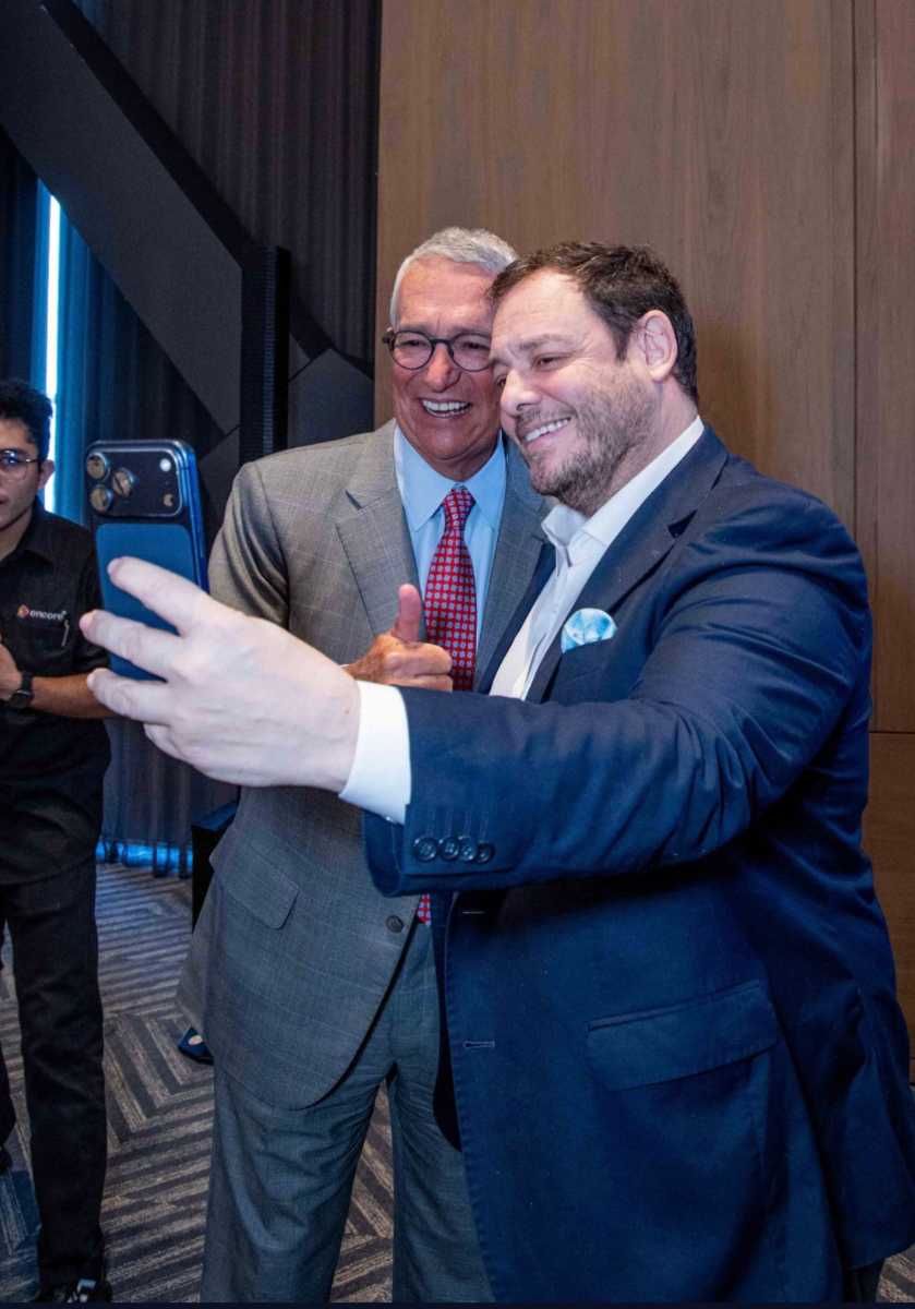 Ricardo Salinas Pliego y Demián Reidel de Argentina.