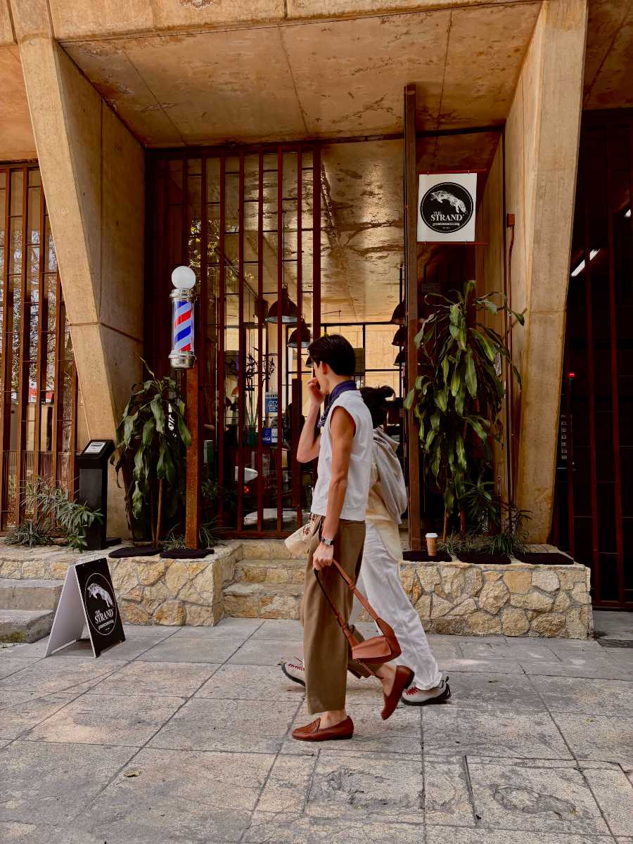 The Strand Barbers se encuentra sobre avenida Chapultepec.