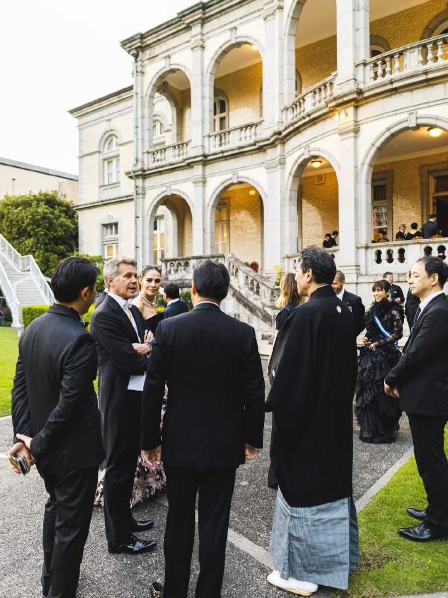 Adriana Abascal y Manuel Filiberto de Saboya en su viaje a Tokio.