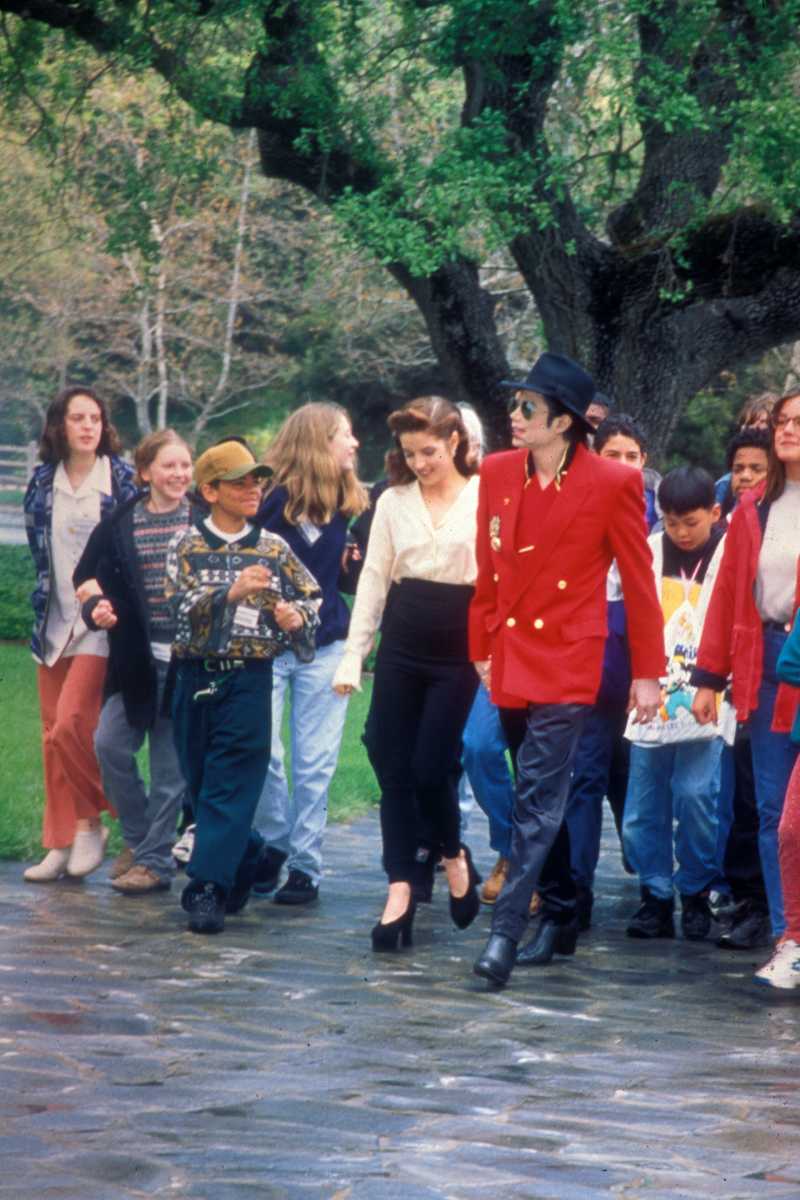 Michael Jackson y Lisa Marie Presley en su mansión de Neverland.