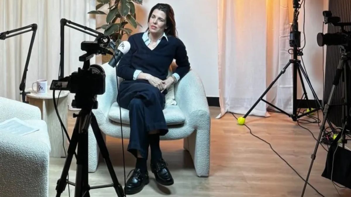 La confesión más personal de Carlota Casiraghi sobre ser hija de Carolina de Mónaco y crecer bajo el escrutinio público: “me desconecté de mis propios sentimientos”