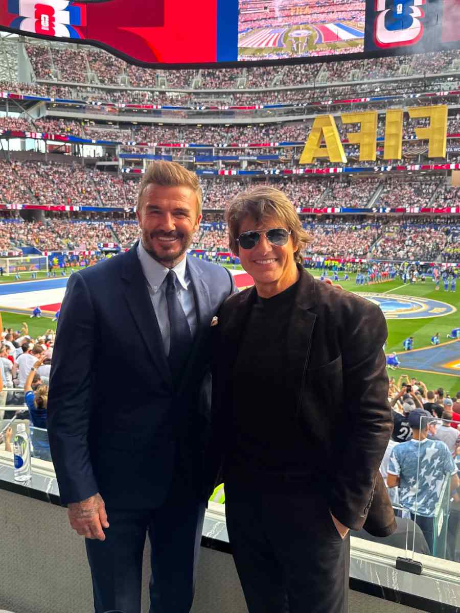 David Beckham y Tom Cruise disfrutaron del partido de Estados Unidos contra Paraguay.