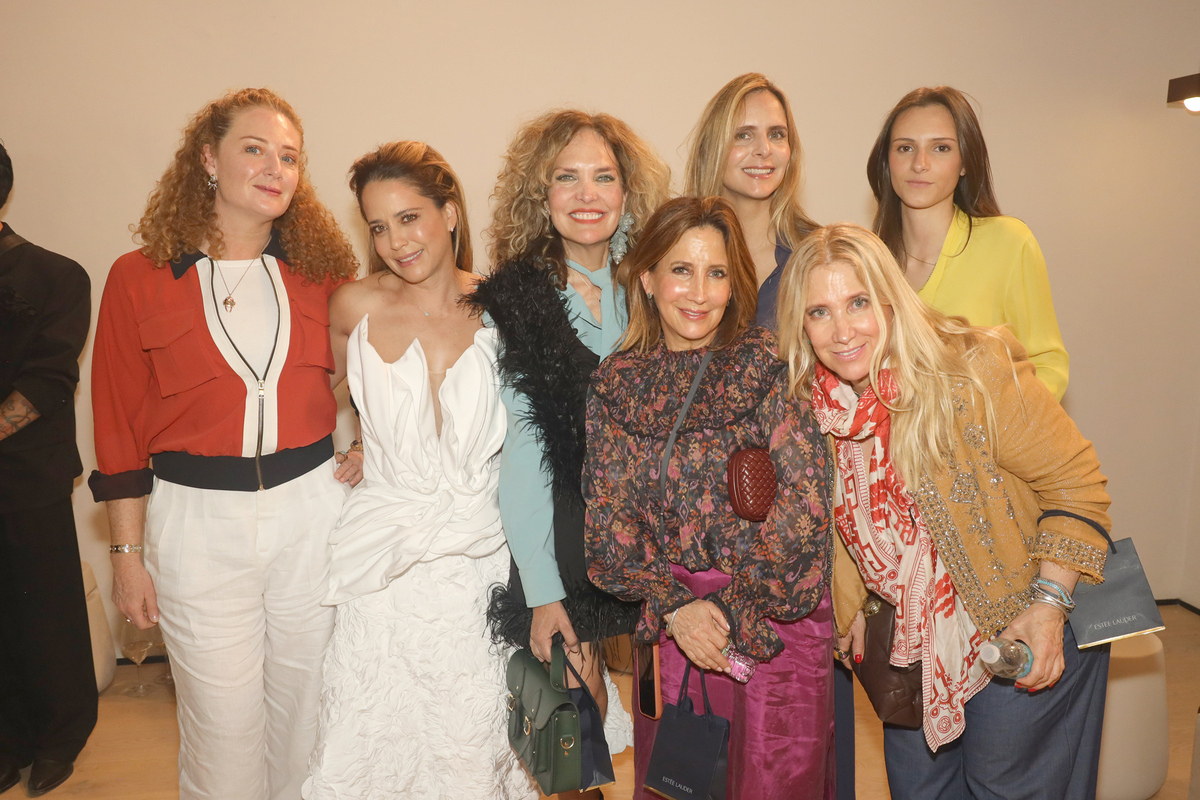 Camila Pallares, Chris Keller, Lucero Pani y Gina Pani con Ana Claudia Talancón, Alejandra Cordero y Camila Chávez.
