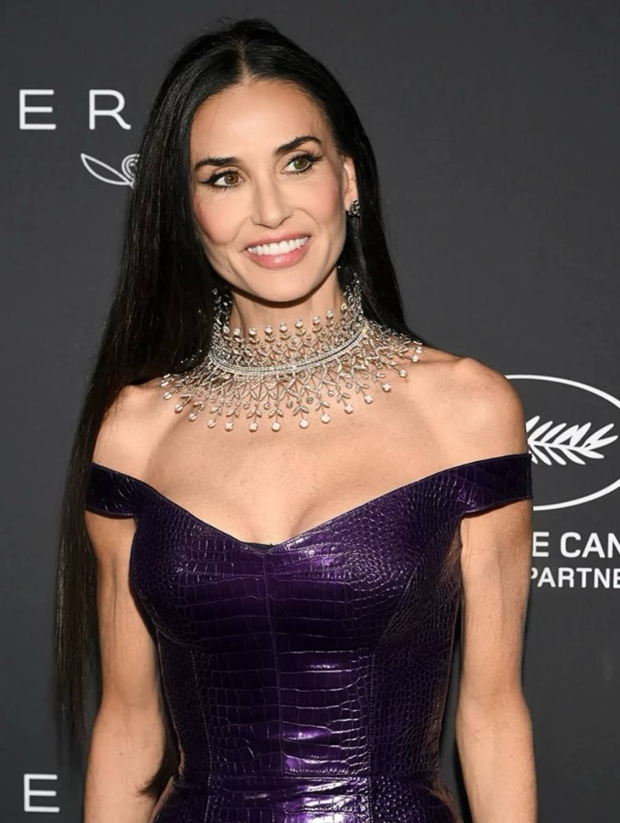 Demi Moore acusó a Derek Richard Thomas de intentar distanciar a su hija, Rumer Willis, de su núcleo familiar.
