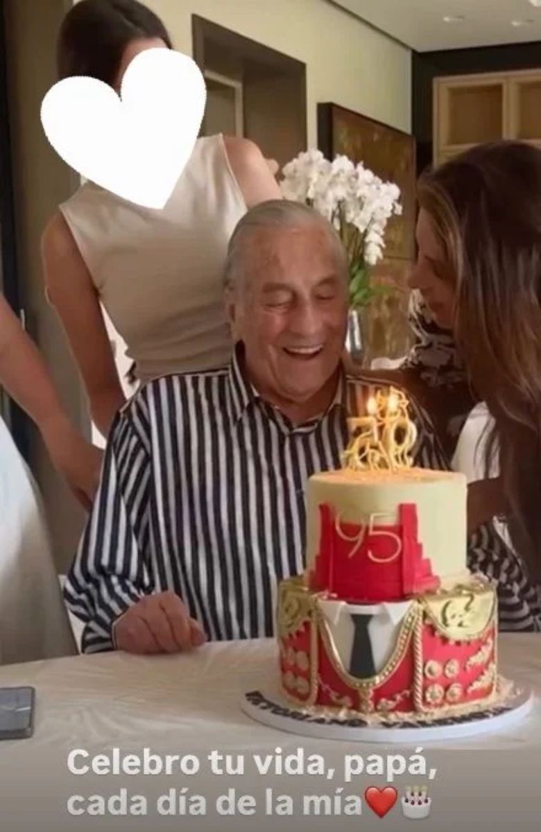 Victoriano Valencia celebró su cumpleaños con un pastel decorado de torero.