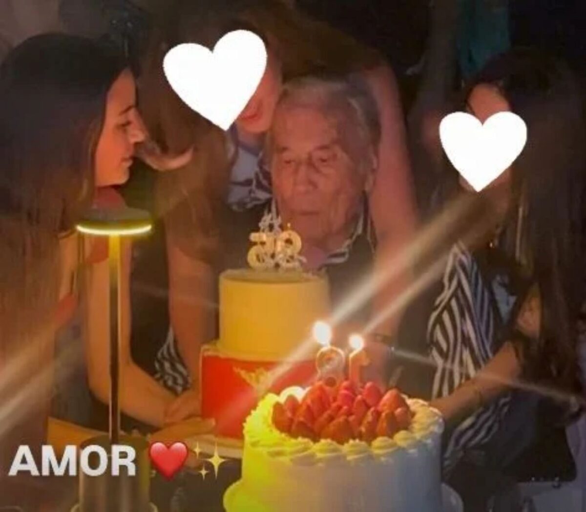 Las hijas de Paloma Cuevas se sumaron a los festejos por el cumpleaños de su abuelo, Victoriano Valencia.