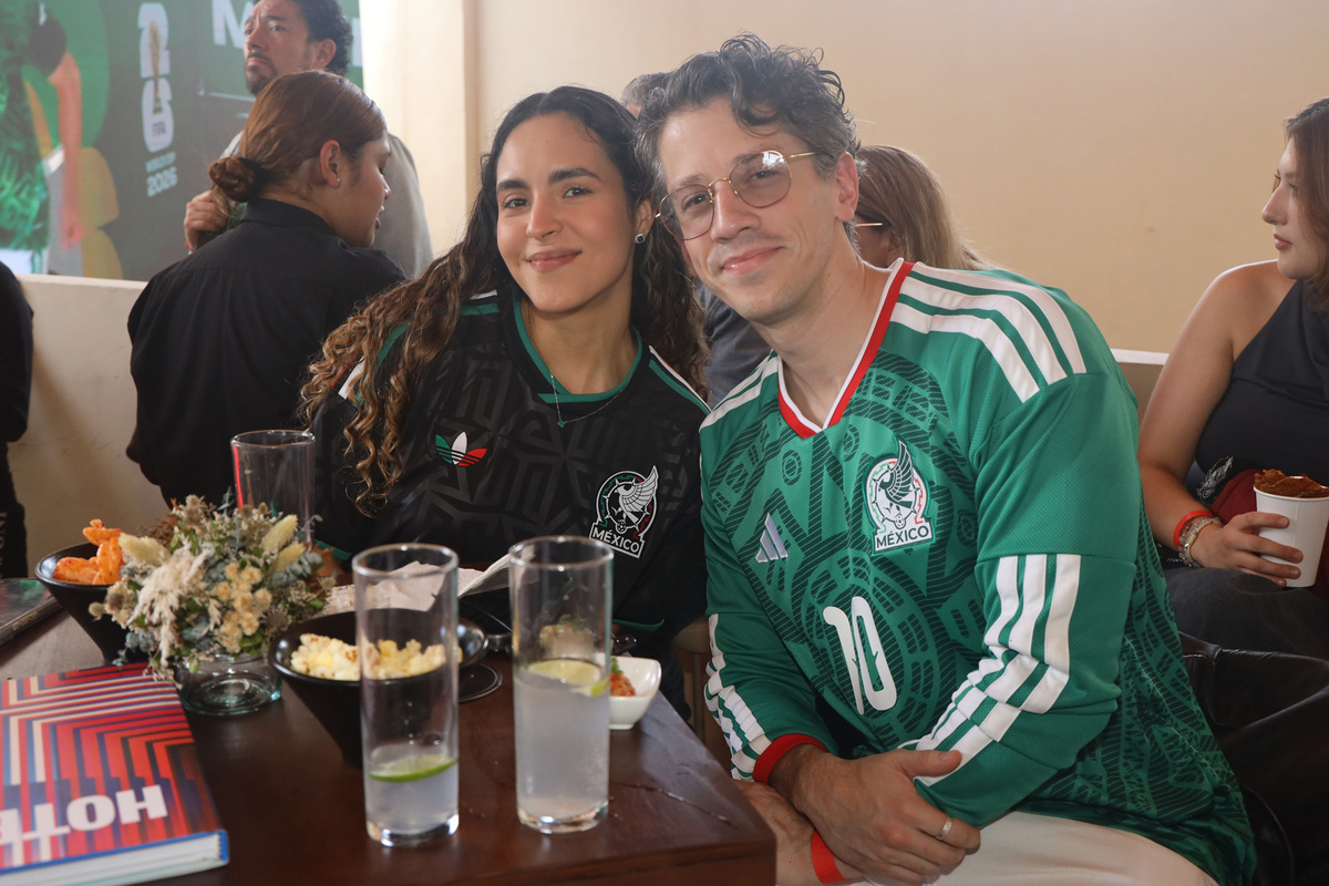 Daniela Flores y Carlos Rivera.