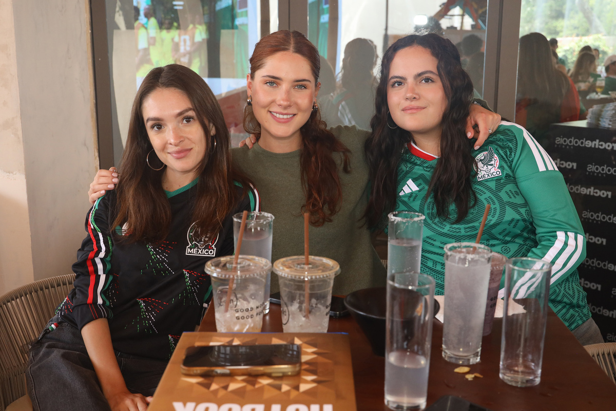 Natalia López, Samanta y Fernanda Lomelín.