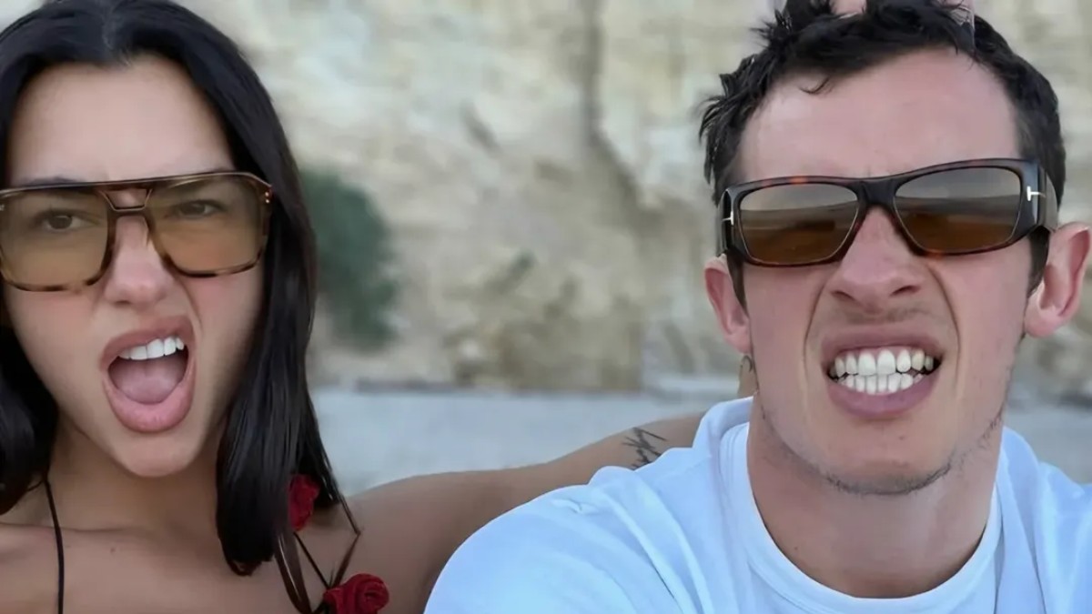 Dua Lipa y Callum Turner disfrutan de una luna de miel al estilo “The White Lotus” en Sicilia