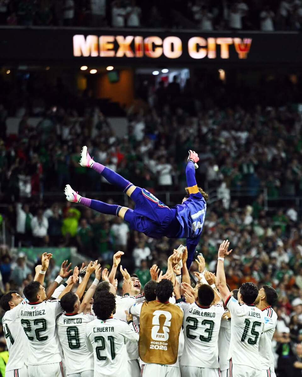 Memo Ochoa recibió una ovación cuando ingreso a la cancha durante el partido de México.
