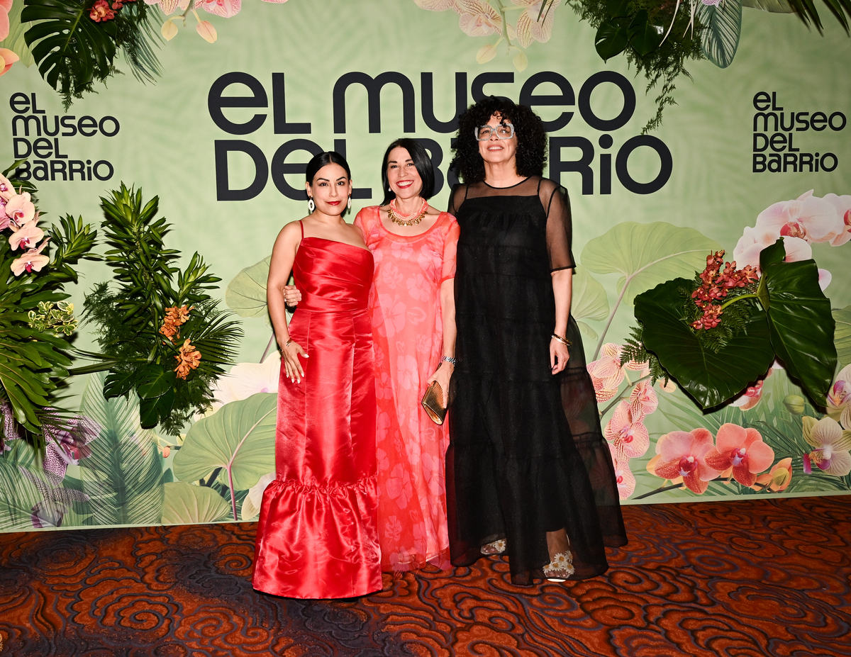 Karen Vidangos, Arlene Dávila y Elia Alba.