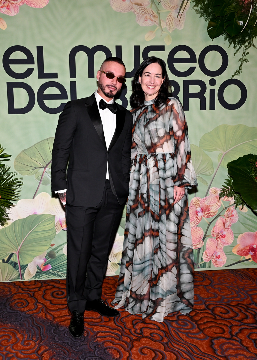 J Balvin y Karla Harwich.