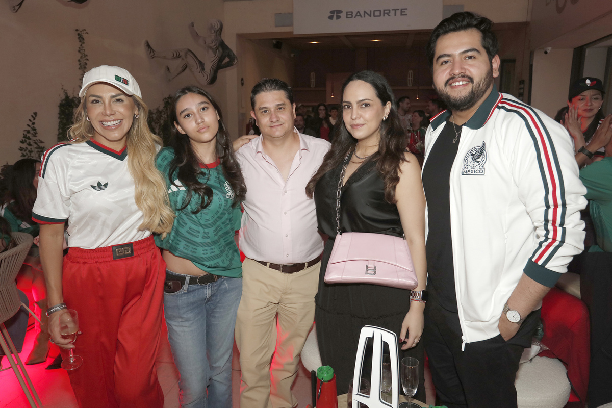 Mayemi Mejía, Charlotte y Raúl Morineau, Andrea Gutiérrez y Arturo Méndez.