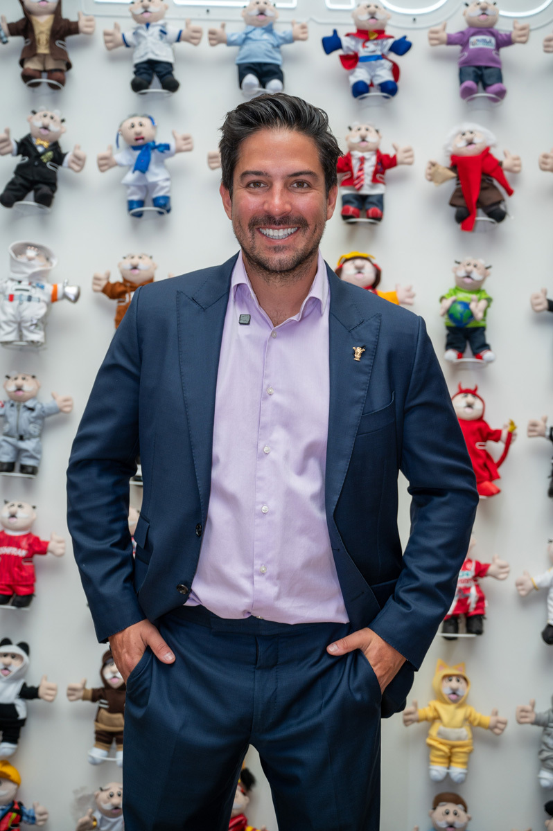 Víctor González.