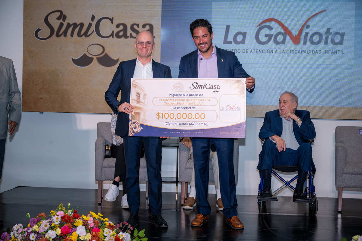 Entrega de donativo.