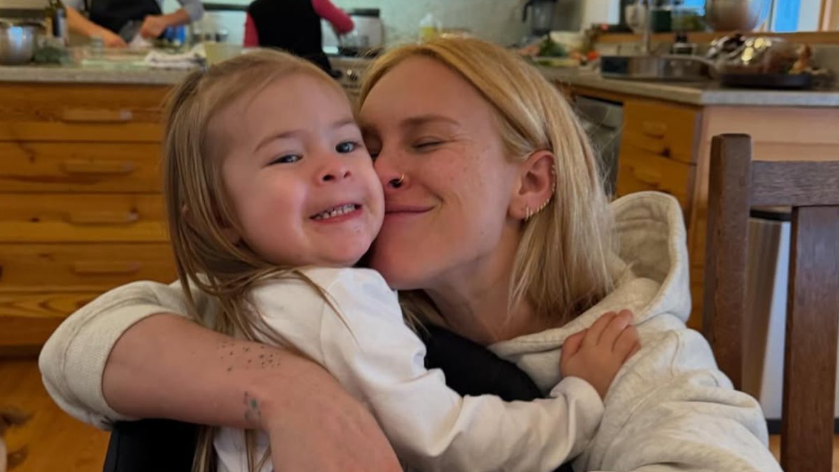 Rumer Willis toma ventaja en la disputa por la custodia de la hija que comparte con Derek Richard Thomas Rumer Willis toma ventaja en la disputa por la custodia de la hija que comparte con Derek Richard Thomas