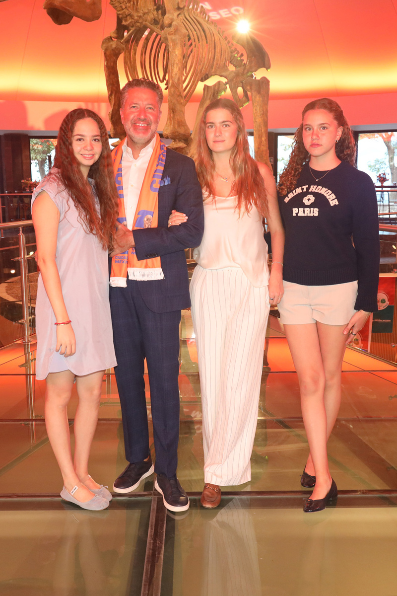 Natalia, Elías, Annia y Daniela Amkie.