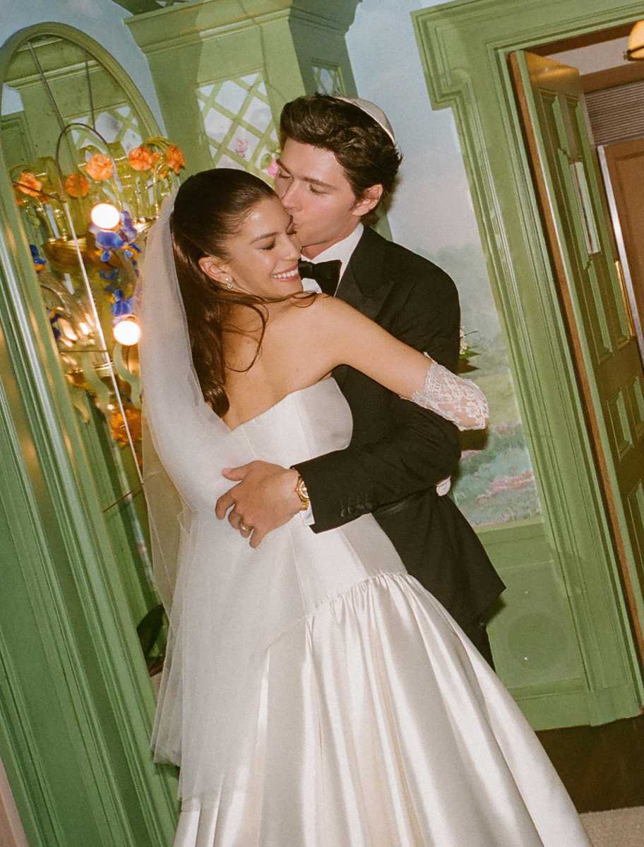 Boda Kenya Kinski-Jones y Will Peltz.