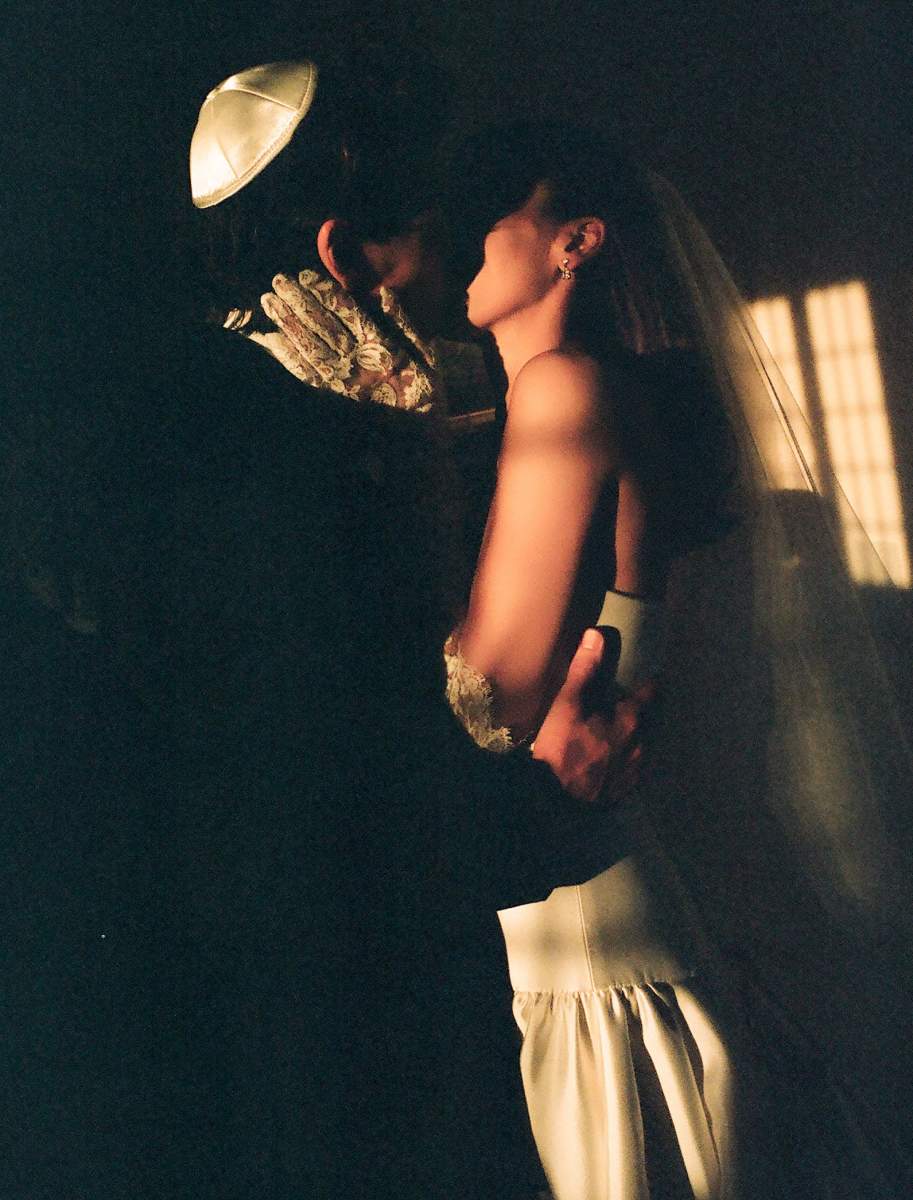 Boda Kenya Kinski-Jones y Will Peltz.